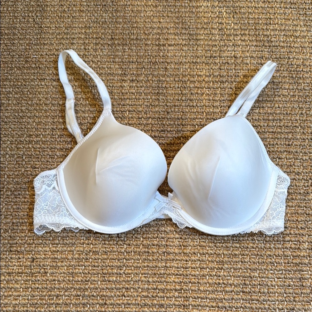 NWT 34C Victoria’s Secret White Lace Bra
